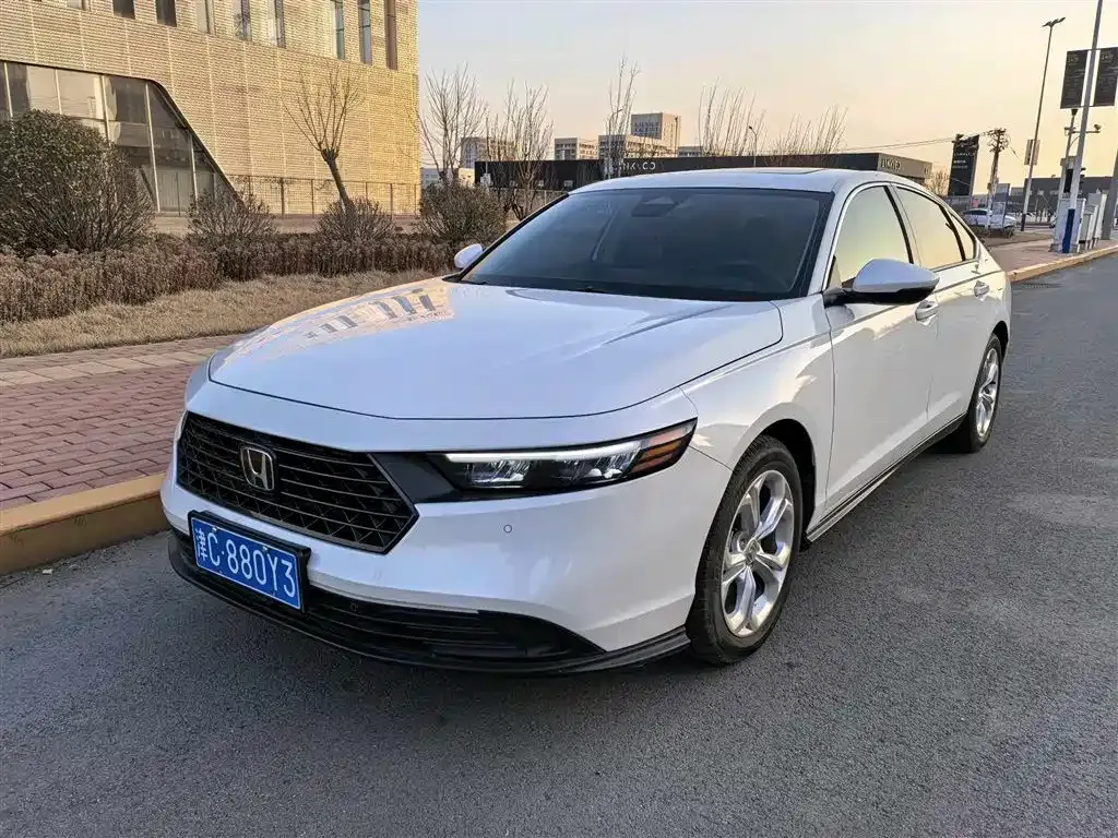 Honda Accord — фото 1