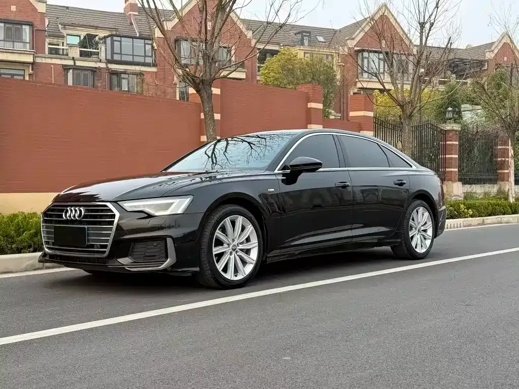 Audi A6L — фото 1