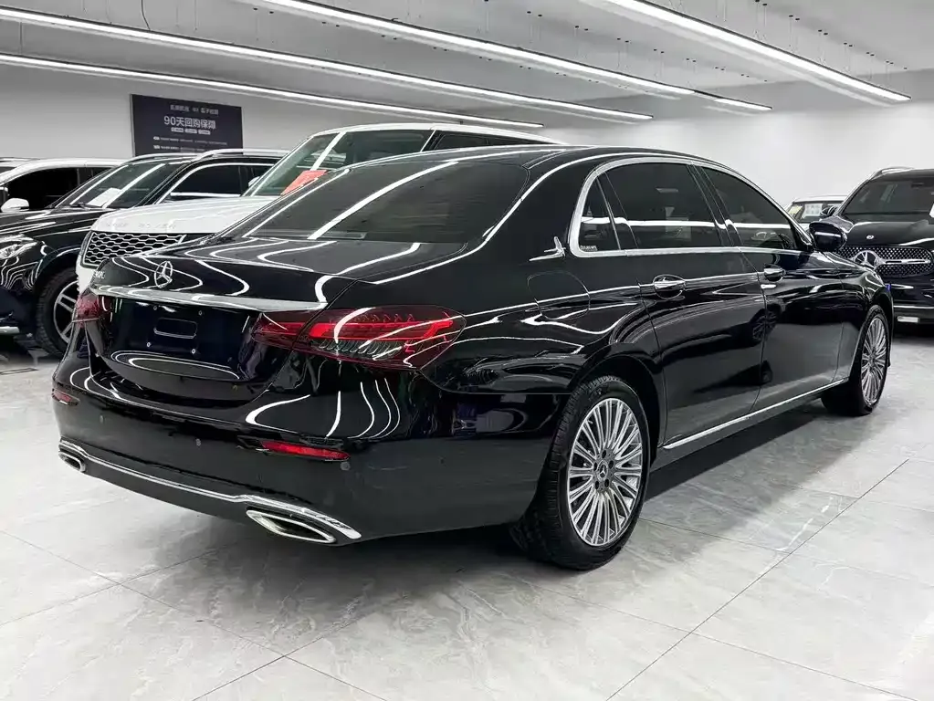 Mercedes-Benz E-Class — фото 8
