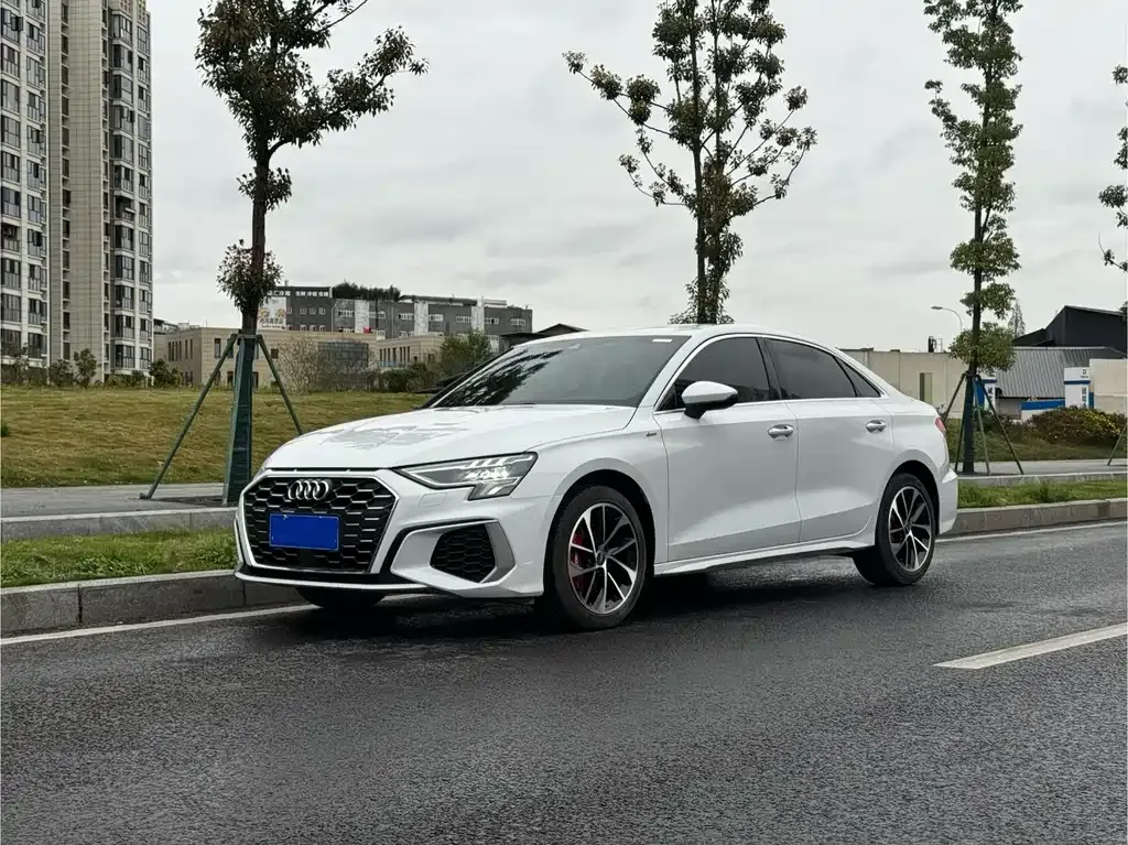 Audi A3 — фото 1