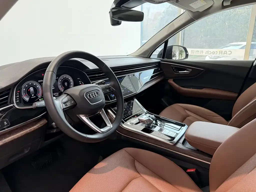 Audi Q7 — фото 9