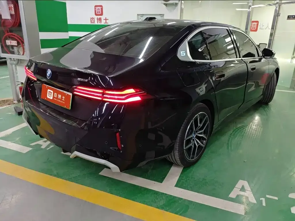 BMW i5 — фото 3
