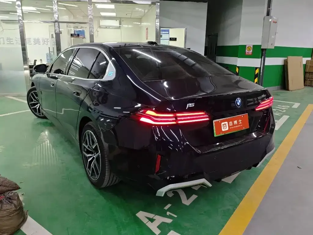 BMW i5 — фото 8