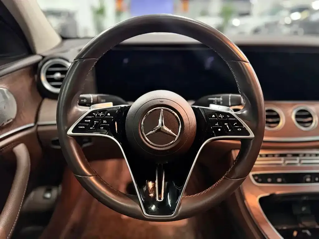 Mercedes-Benz E-Class — фото 5