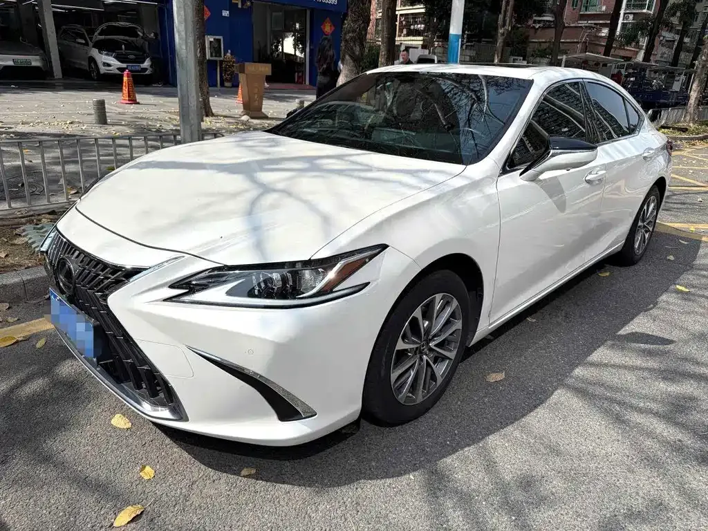 Lexus ES — фото 1