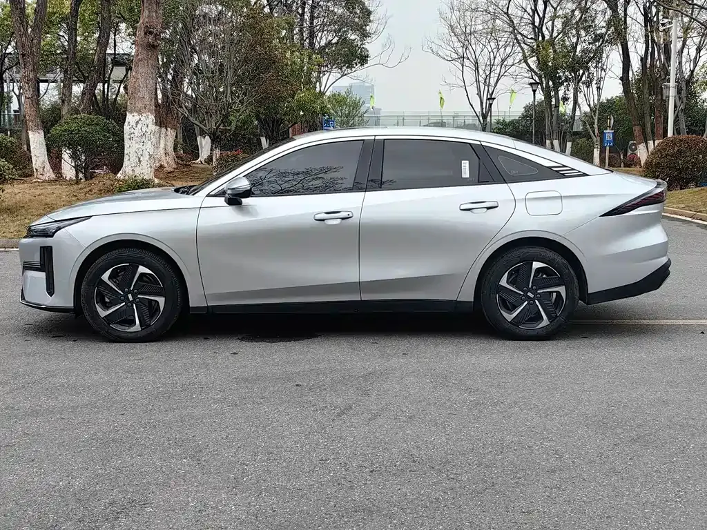 Geely Galaxy L6 — фото 7
