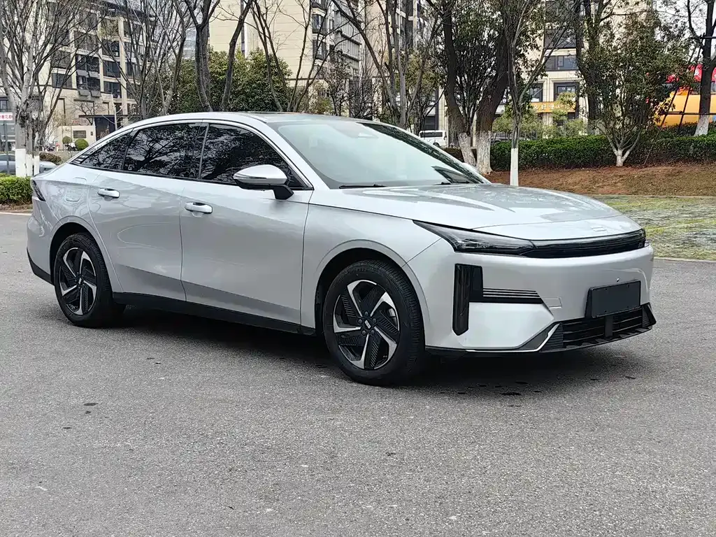 Geely Galaxy L6 — фото 6