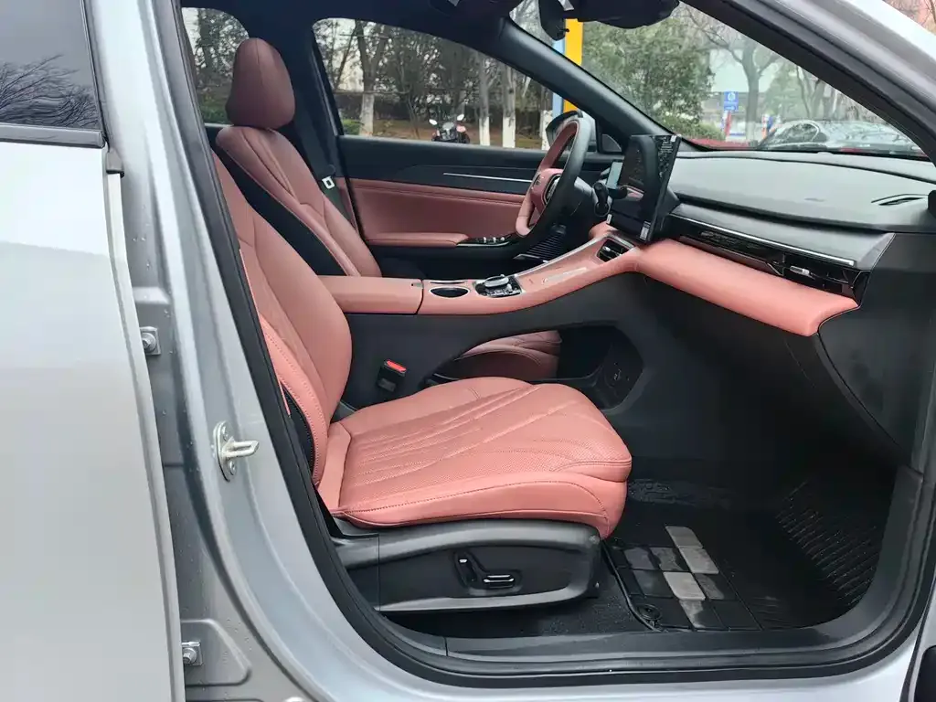 Geely Galaxy L6 — фото 2