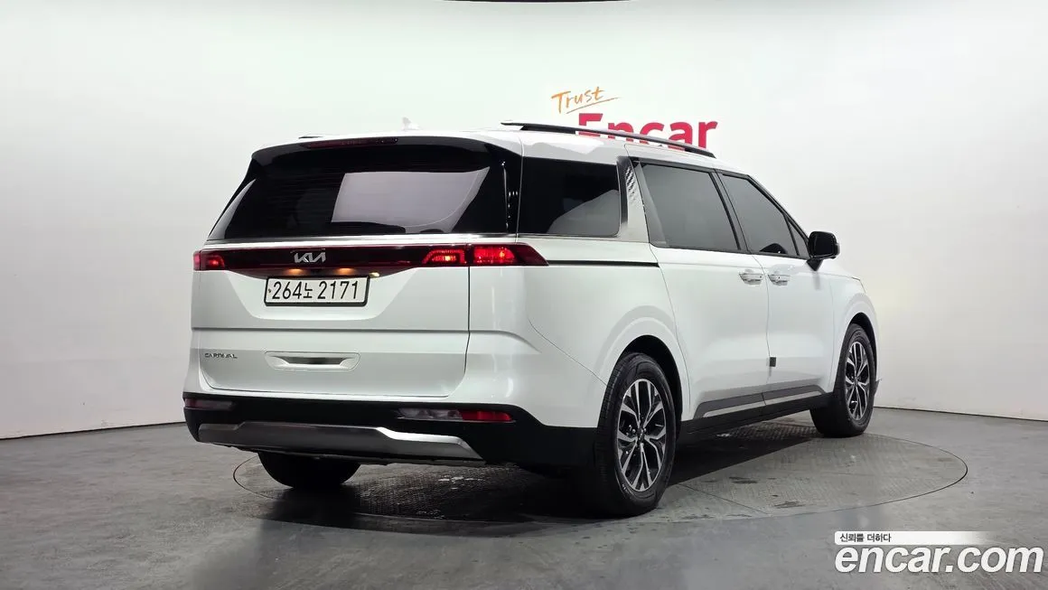 Kia Carnival — фото 10