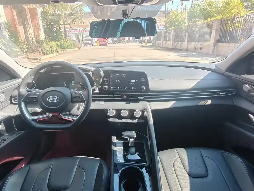 Hyundai Elantra — фото 10