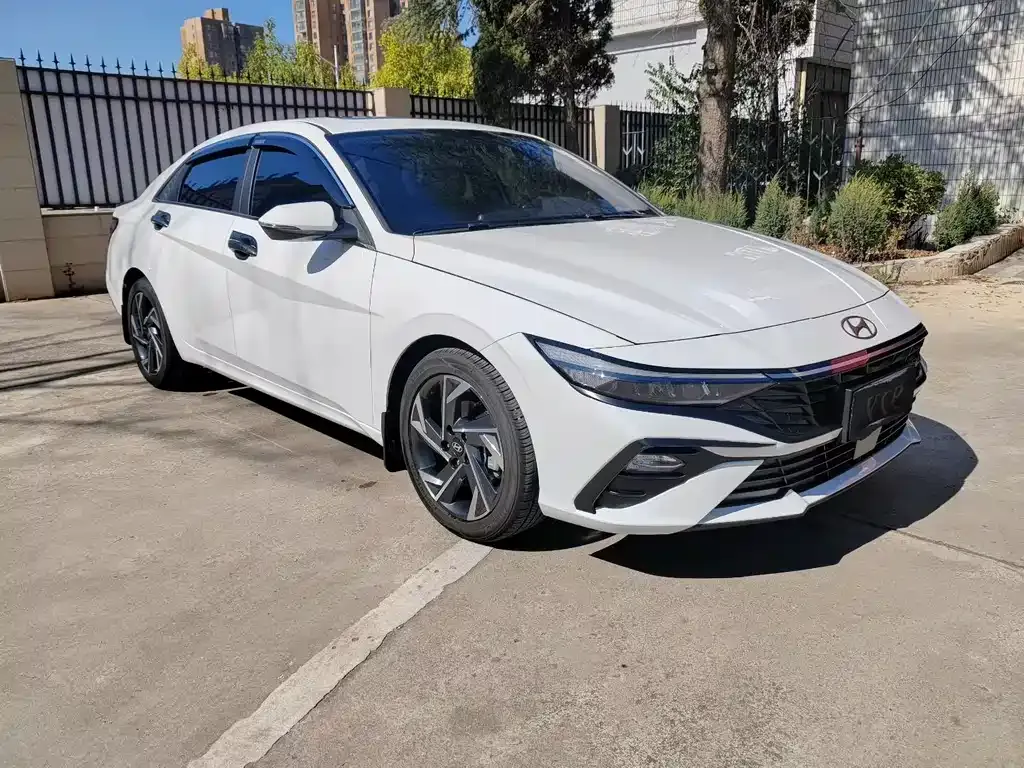 Hyundai Elantra — фото 4