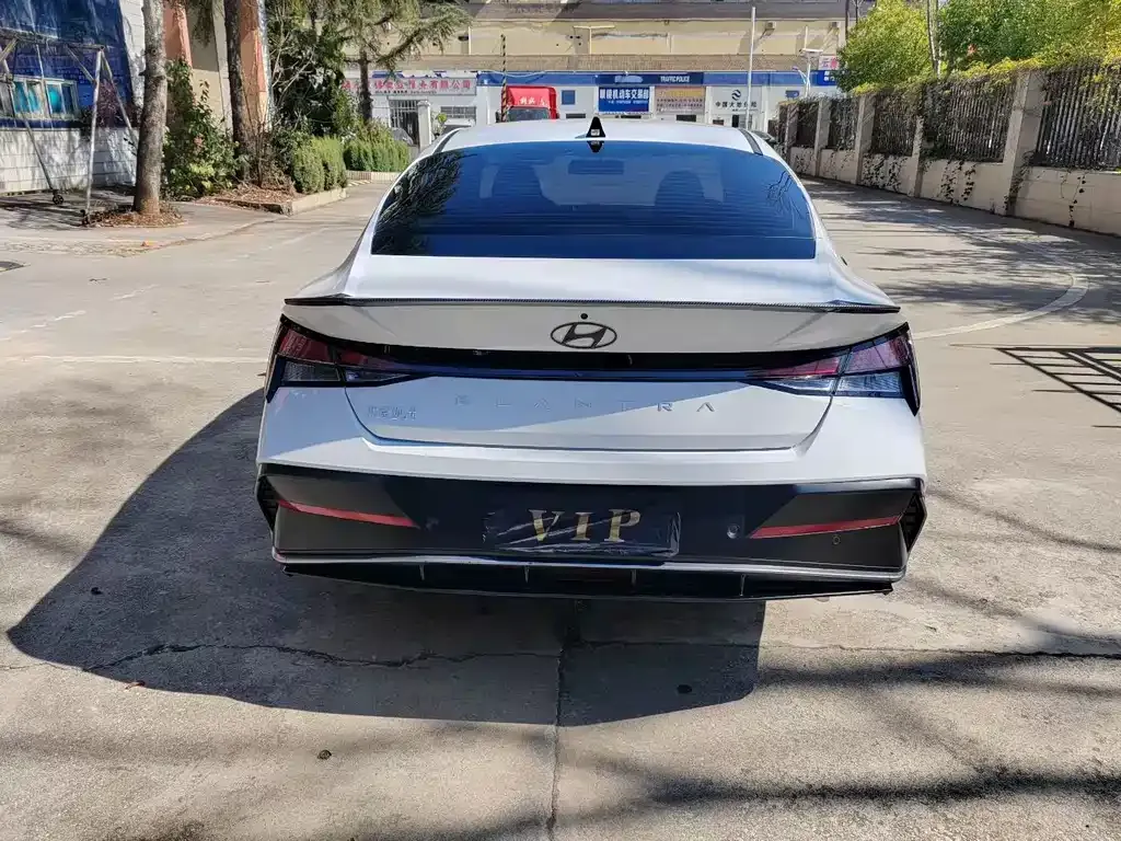 Hyundai Elantra — фото 8