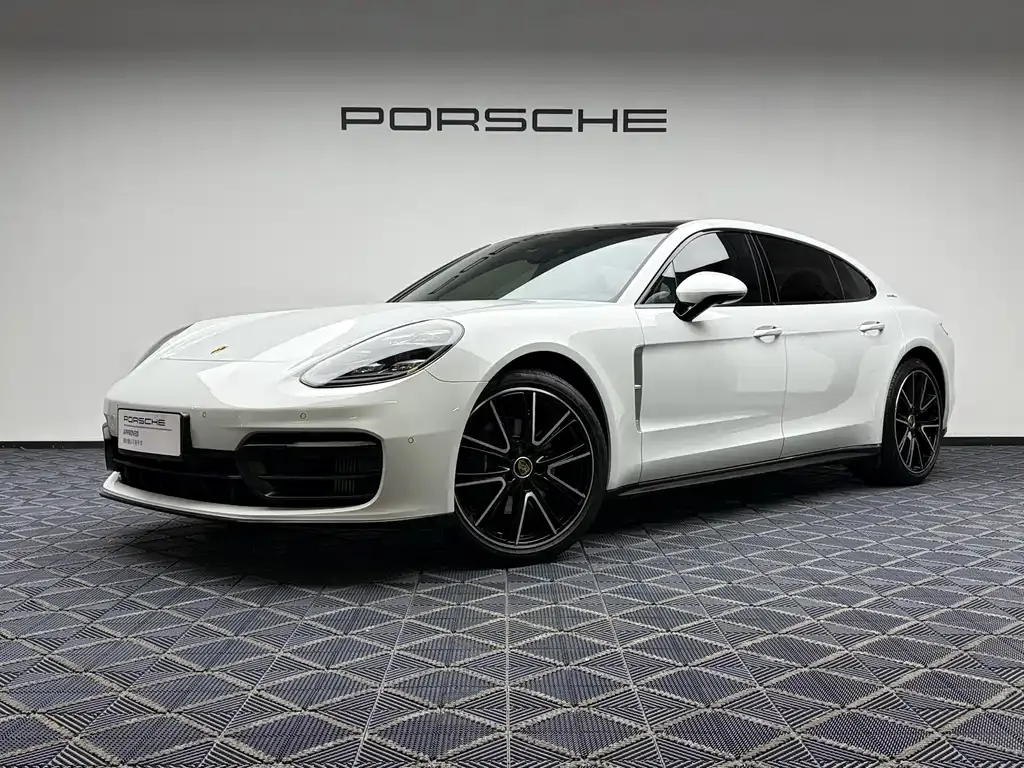 Porsche Panamera — фото 1