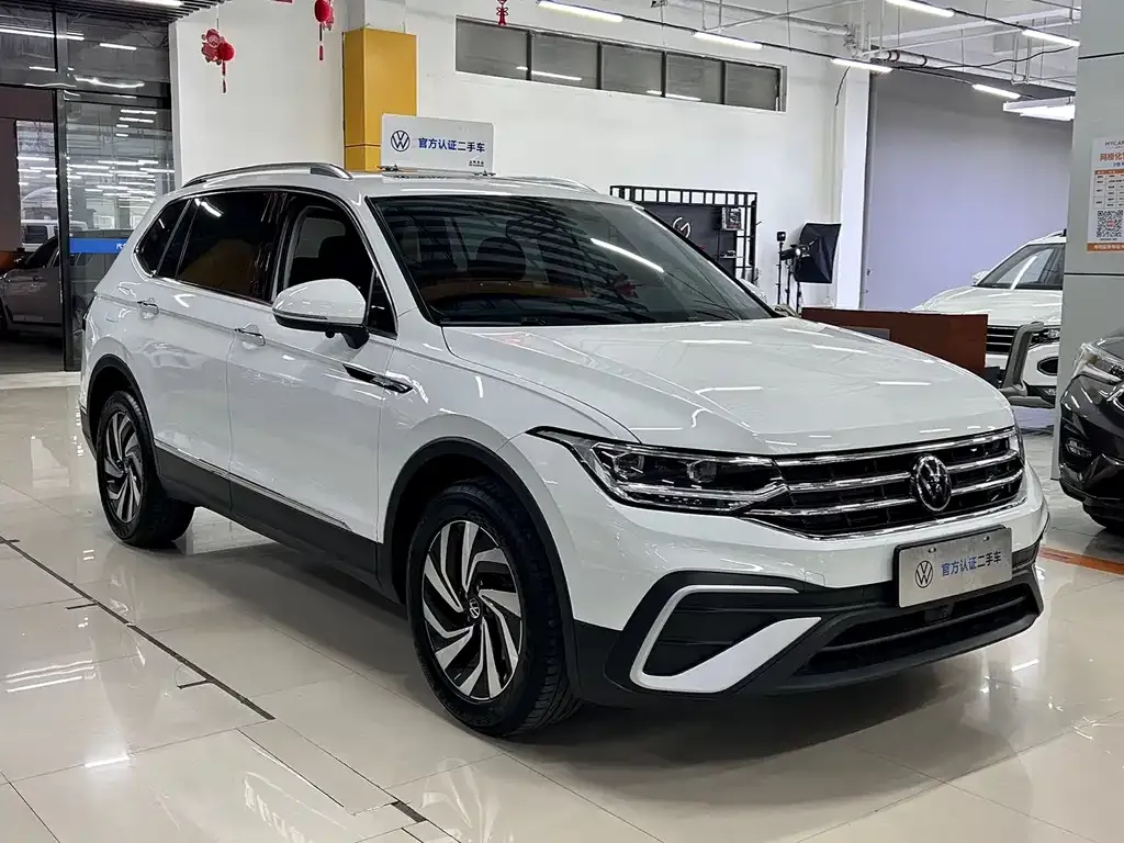 Volkswagen Tiguan L — фото 9