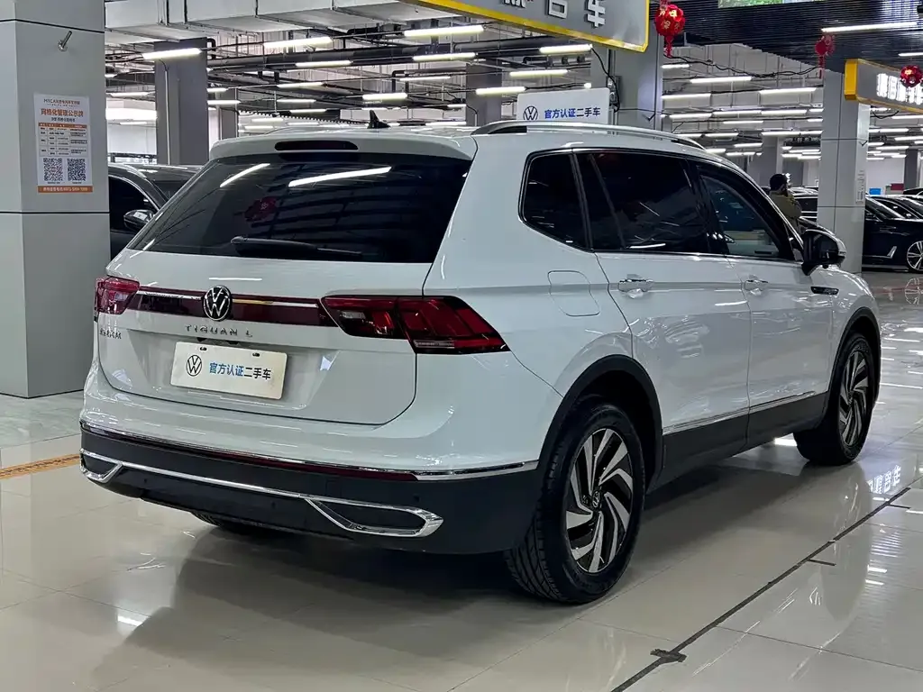 Volkswagen Tiguan L — фото 10