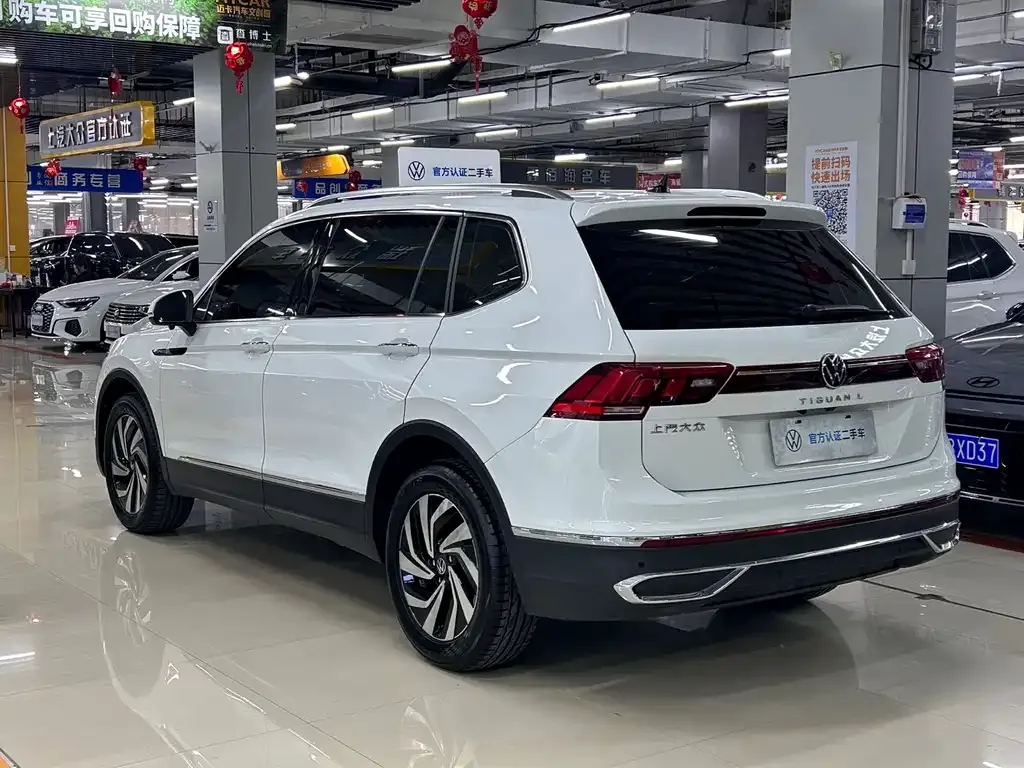 Volkswagen Tiguan L — фото 8