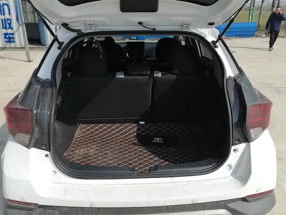 Toyota Yaris L — фото 10