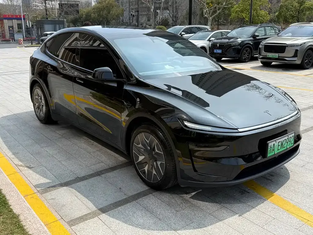 Tesla Model Y L — фото 3
