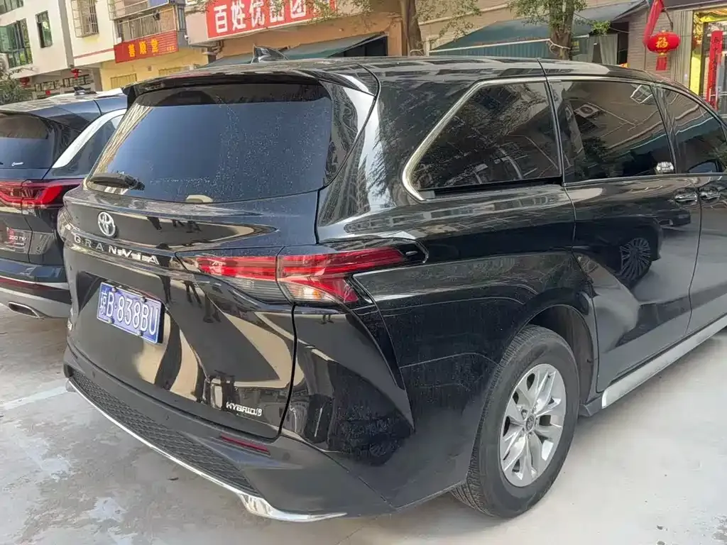Toyota Granvia — фото 5