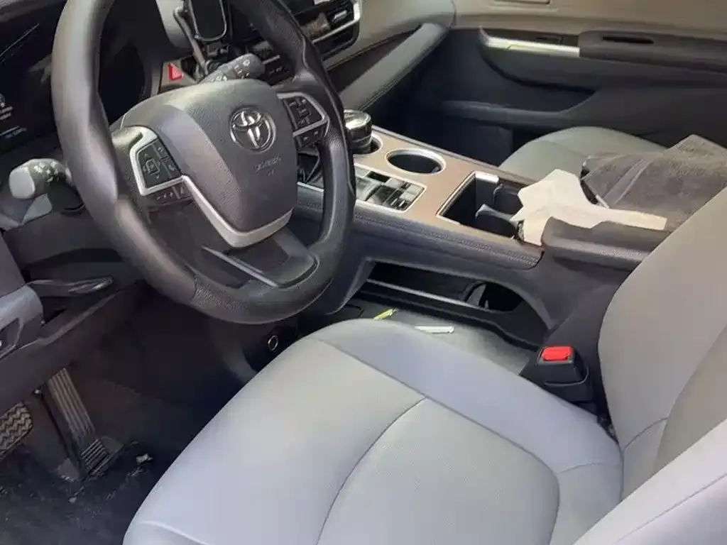 Toyota Granvia — фото 3