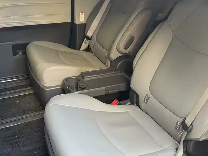 Toyota Granvia — фото 2