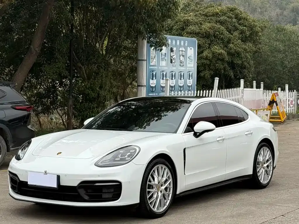Porsche Panamera — фото 1