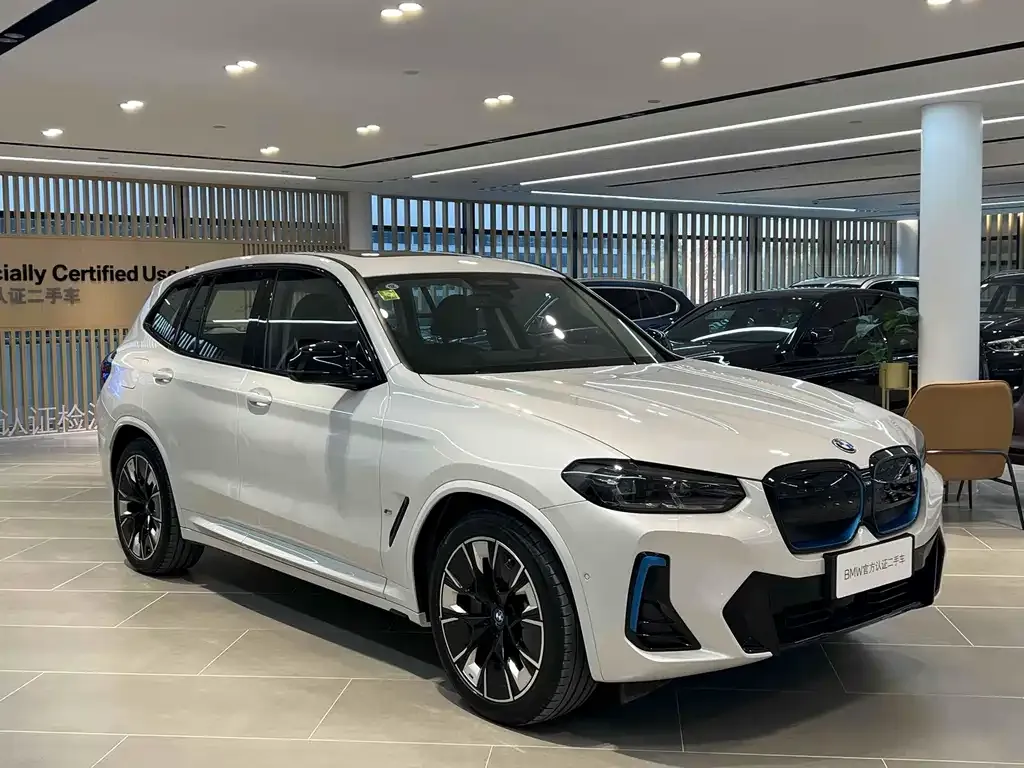 BMW iX3 — фото 10