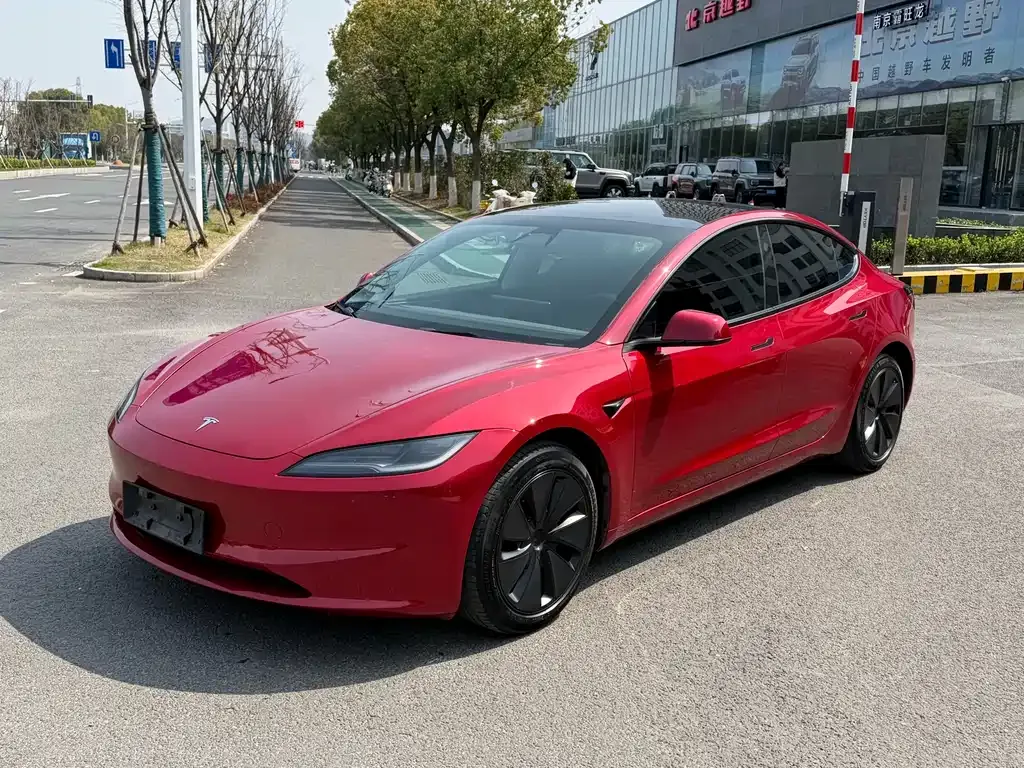Tesla Model 3 — фото 1