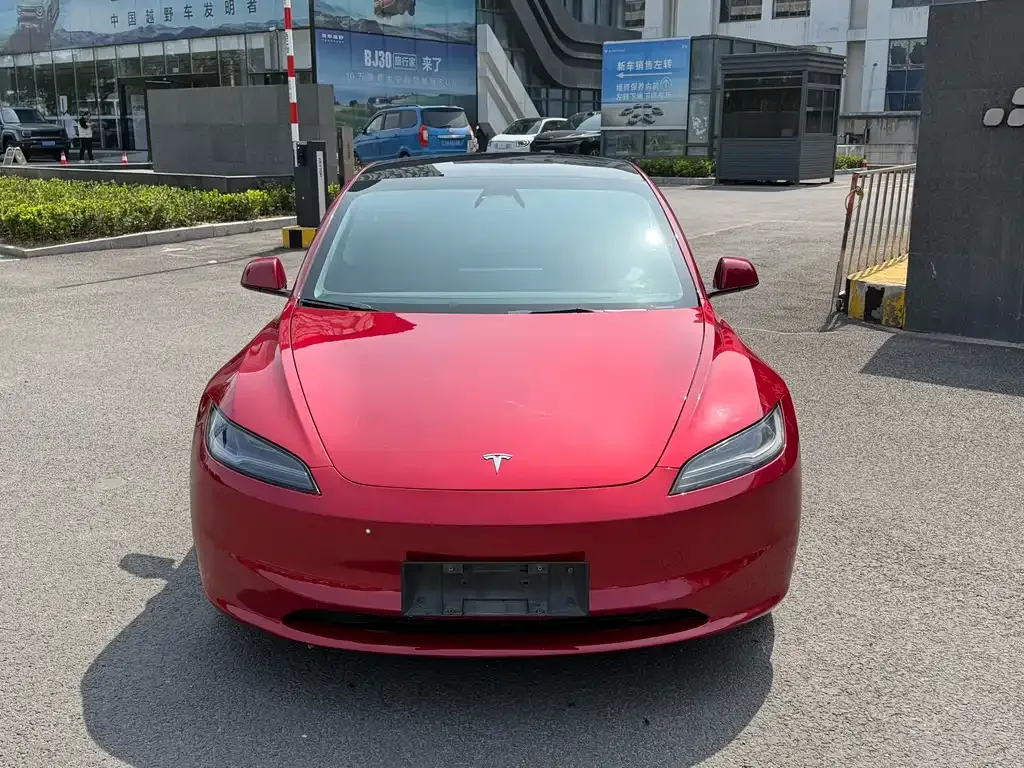 Tesla Model 3 — фото 9