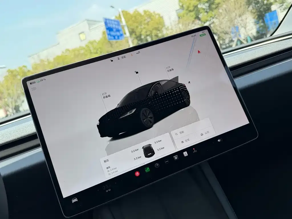 Tesla Model 3 — фото 2