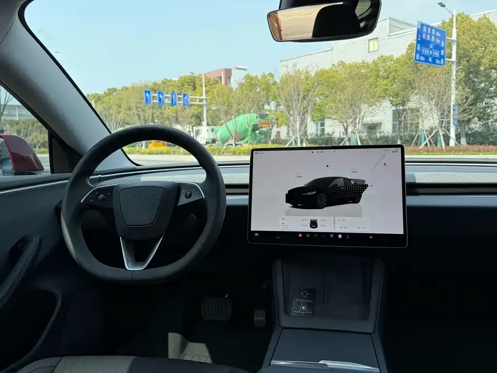 Tesla Model 3 — фото 4