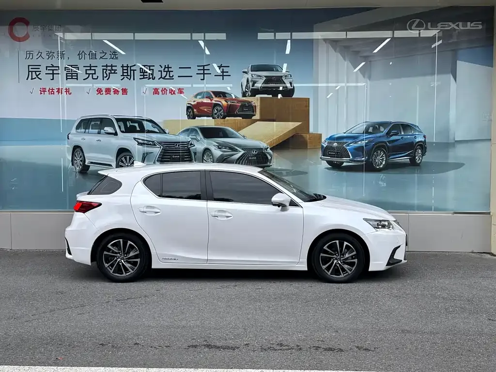 Lexus CT — фото 3