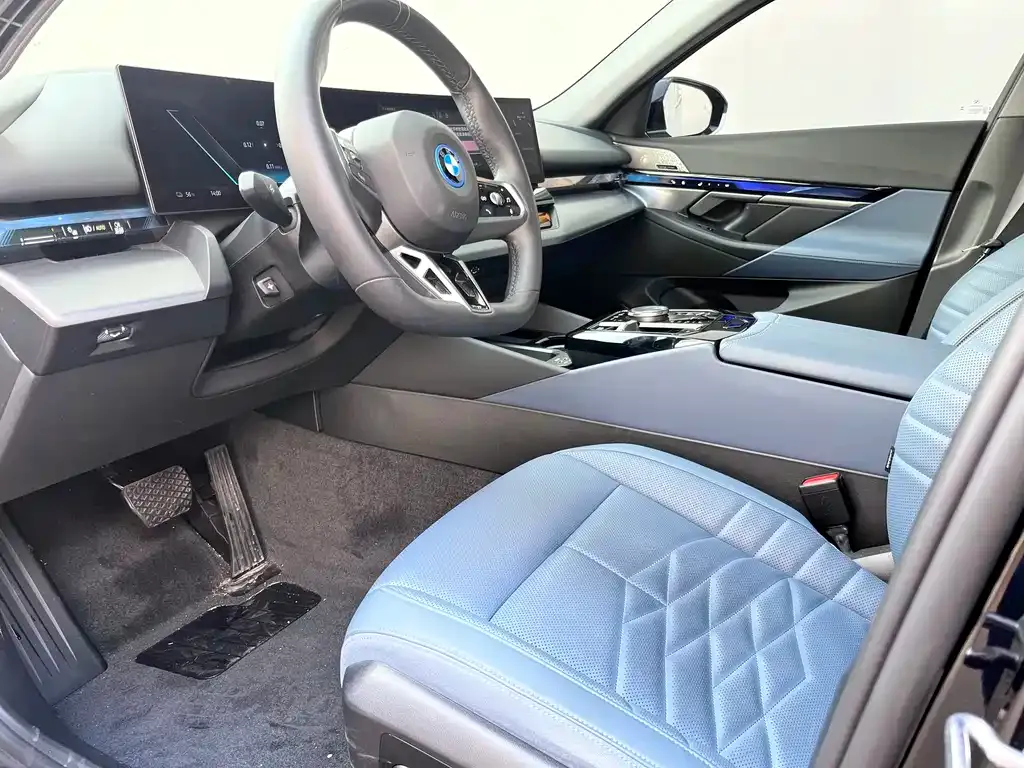 BMW i5 — фото 9