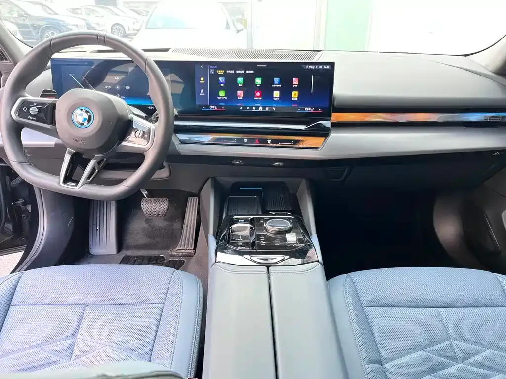 BMW i5 — фото 5