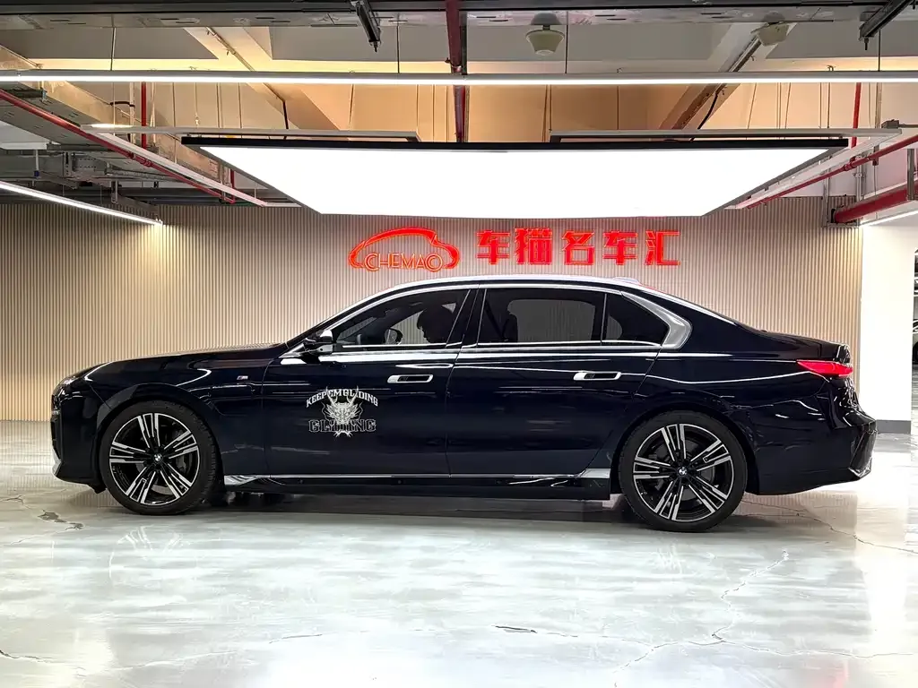 BMW i7 — фото 6