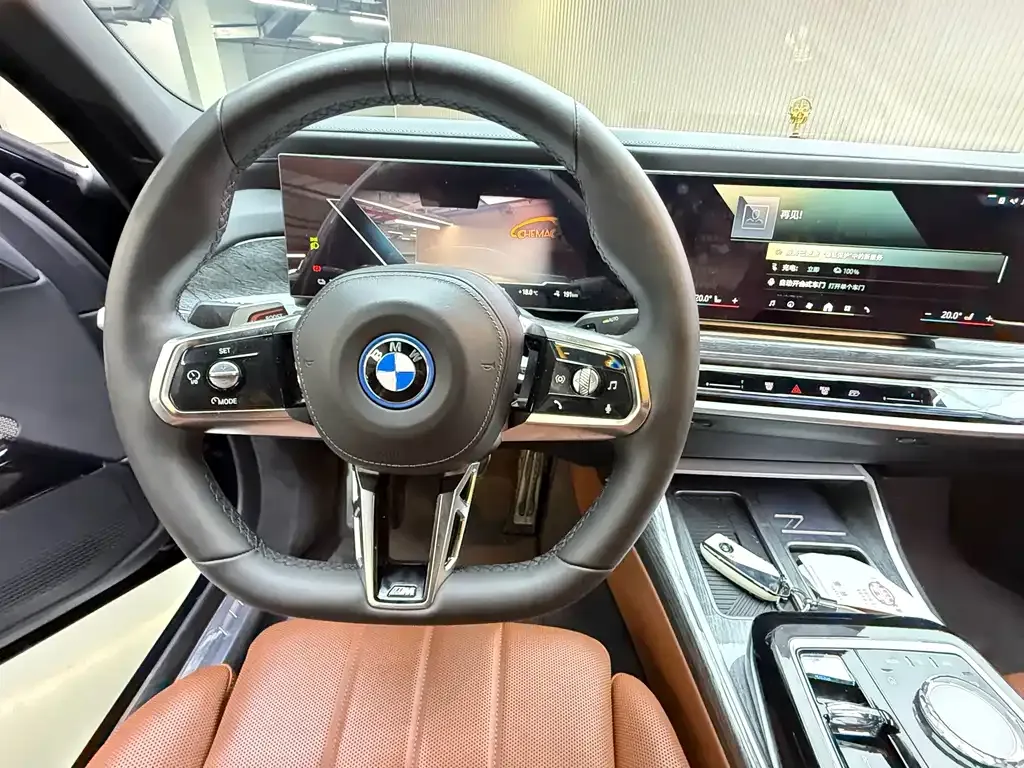 BMW i7 — фото 10