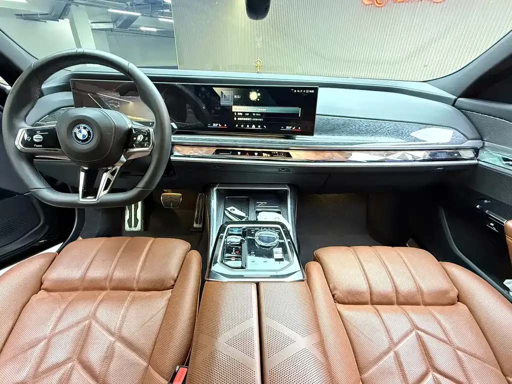 BMW i7 — фото 9
