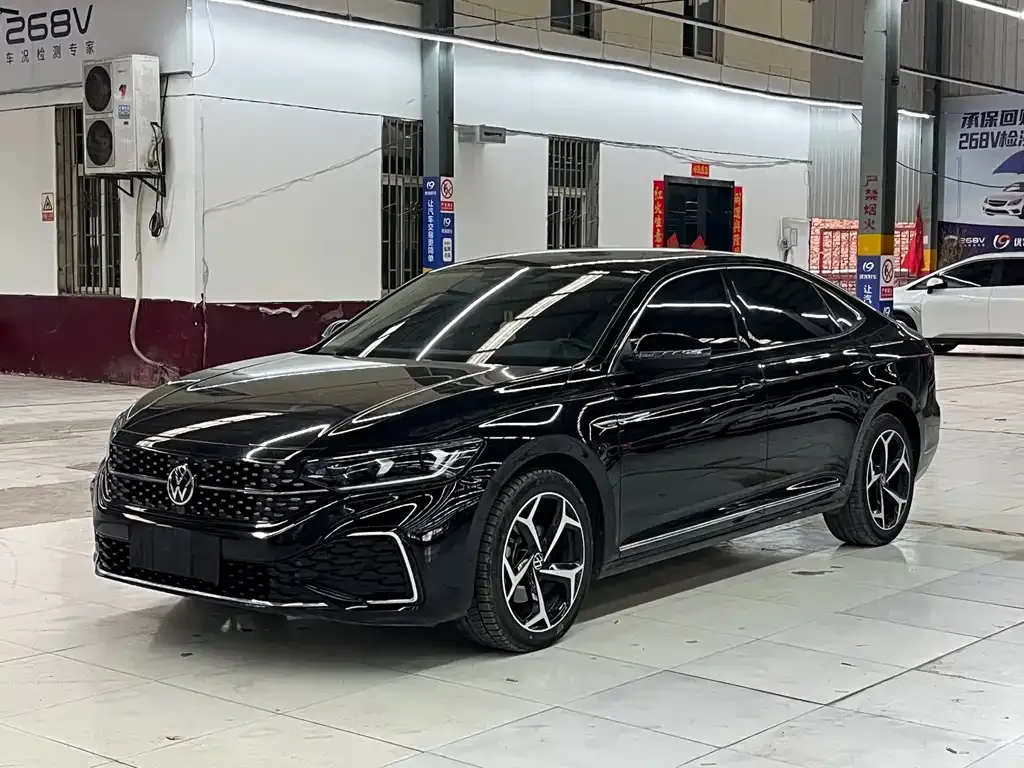 Volkswagen Passat — фото 1