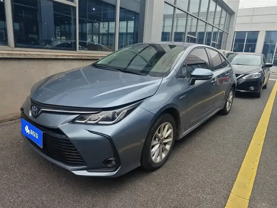 Toyota Corolla — фото 1