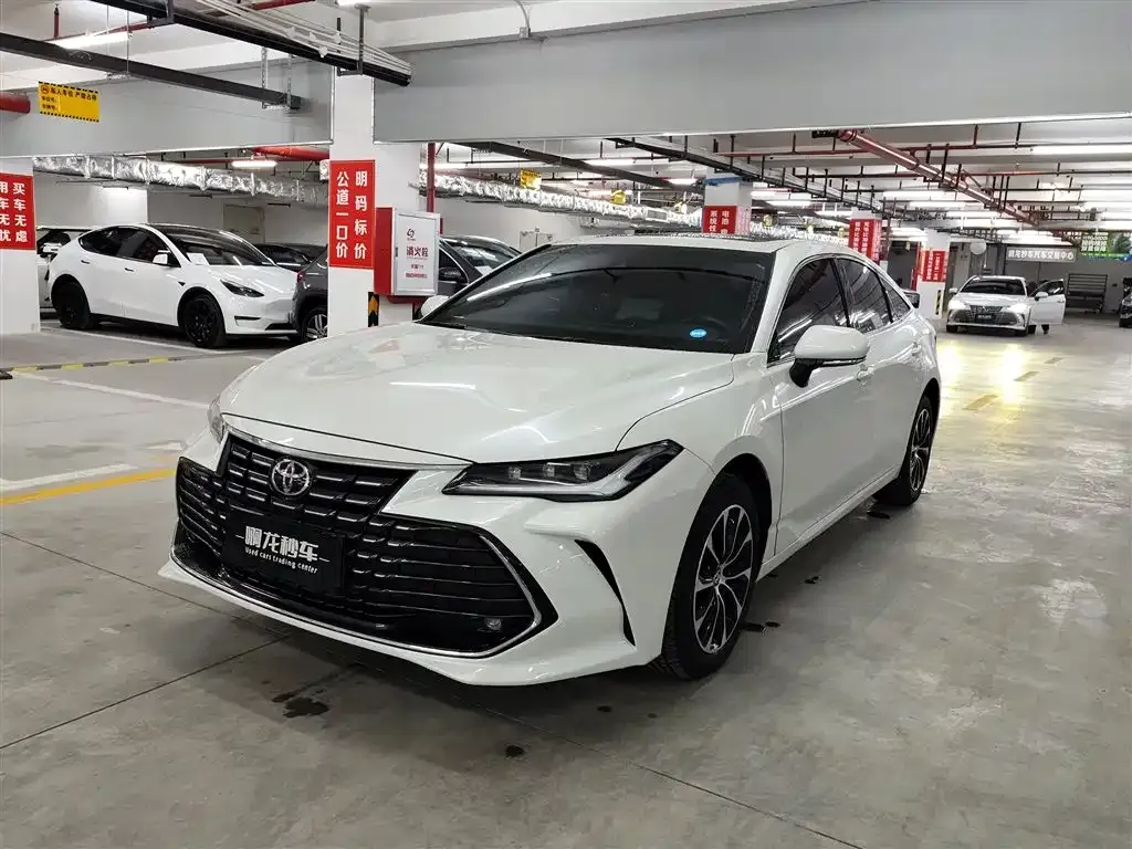 Toyota Avalon — фото 1
