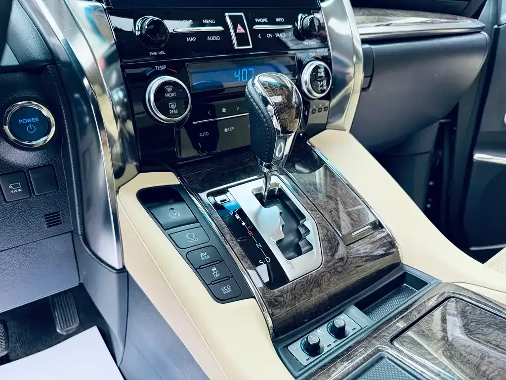 Toyota Alphard — фото 7