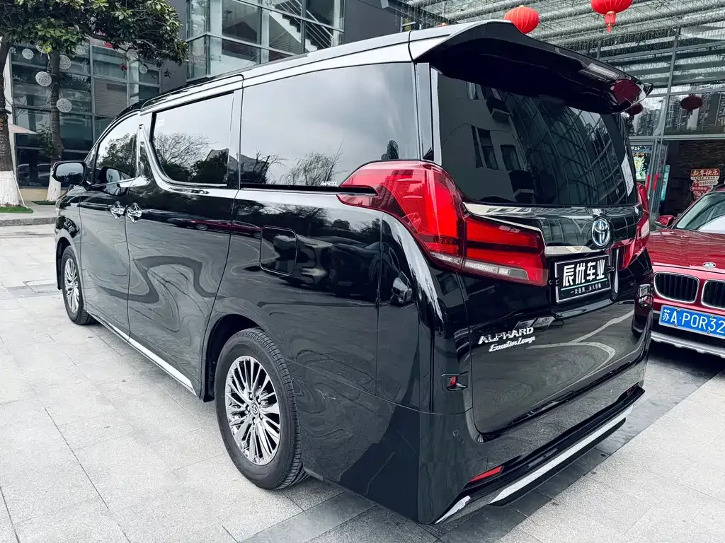 Toyota Alphard — фото 6