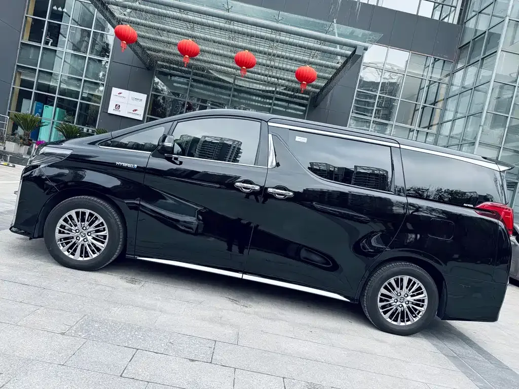 Toyota Alphard — фото 8