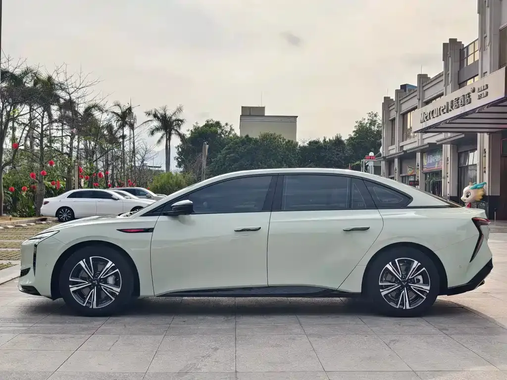 Hongqi EH7 — фото 6