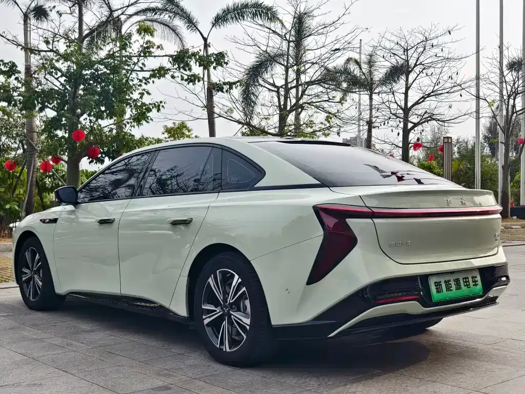 Hongqi EH7 — фото 4