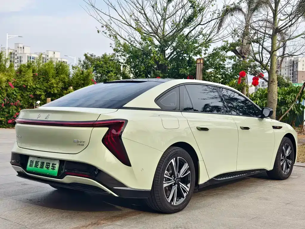 Hongqi EH7 — фото 5