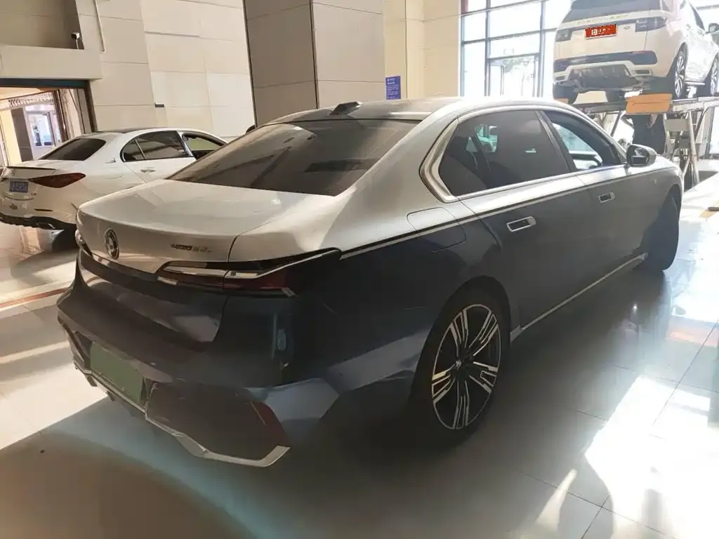 BMW i7 — фото 6