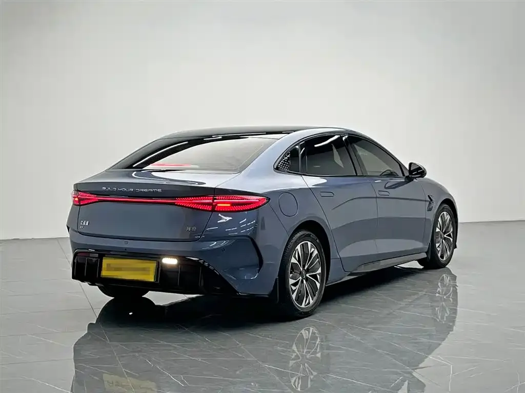 BYD Seal — фото 8
