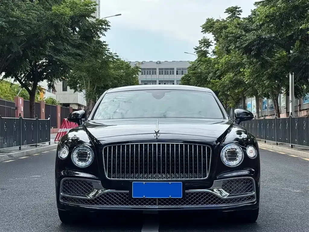 Bentley Flying Spur — фото 4