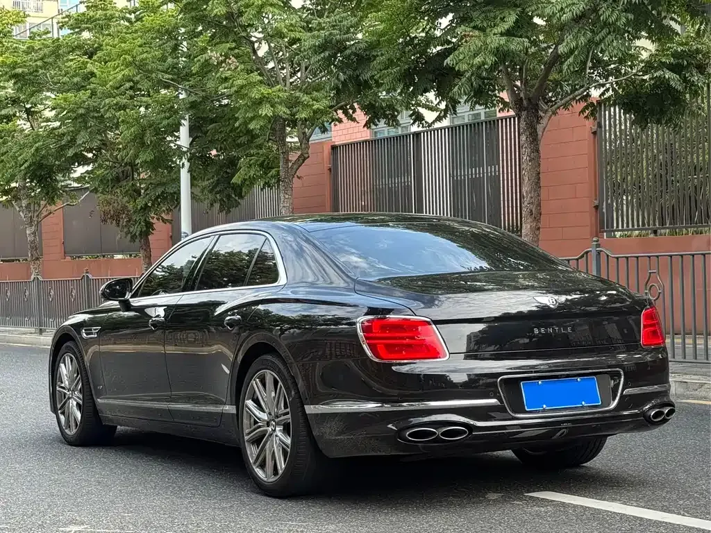 Bentley Flying Spur — фото 10